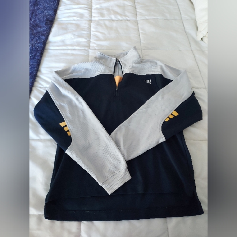 EUC Adidas  quarter zip run top, M
